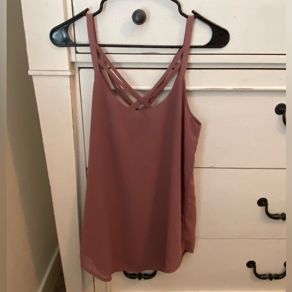 Buckle crisscross tank